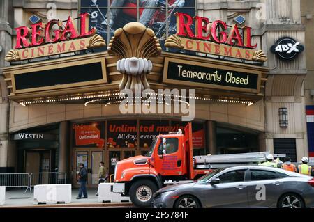 New York, NY, USA. März 2021, 24th. Regal Cinemas wird im April nach der COVID-19-Pandemie die Kinos wieder eröffnen. New York City am 24. März 2021 Credit: RW/Media Punch/Alamy Live News Stockfoto