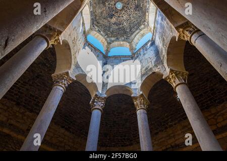 Altes arabisches und römisches Bad mit Säulen in Girona, Katalonien Spanien Stockfoto