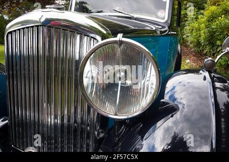 1935 Bentley Grill und Scheinwerfer bei der Classic Car Rallye, Rhu, Argyll, Schottland Stockfoto