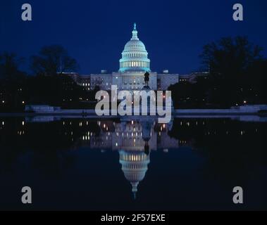 USA. Washington DC. Das Capitol Building bei Nacht. Stockfoto