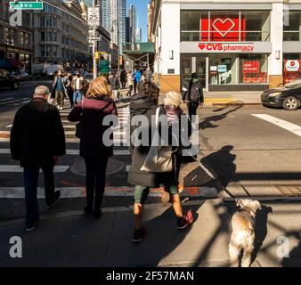 Ein Geschäft in der Drogeriekette CVS Health in Chelsea in New York am Samstag, den 13. März 2021. (© Richard B. Levine) Stockfoto