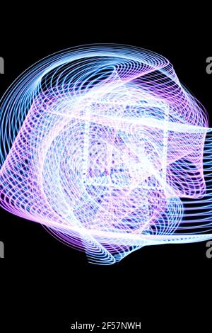 Abstrakte mehrfarbige Zeichnung auf schwarzem Hintergrund, mit einem hellen Pinsel gemacht. 3D-Illustration Stockfoto
