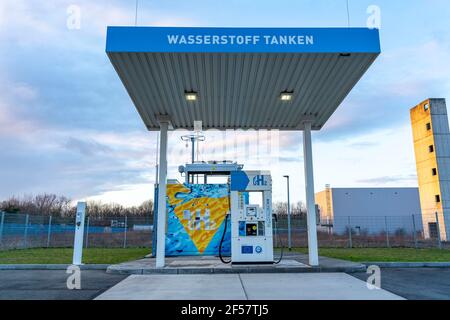 Wasserstofftankstelle im Wasserstoff-Kompetenzzentrum Hertern, H2Herten, auf dem Gelände des stillgefahrenen Kohlebergwerks Ewald in Herten, NRW. Stockfoto