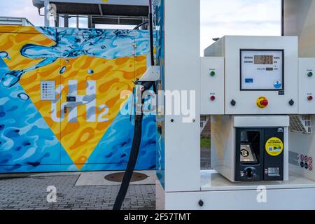 Wasserstofftankstelle im Wasserstoff-Kompetenzzentrum Hertern, H2Herten, auf dem Gelände des stillgefahrenen Bergwerks Ewald in Herten, NRW. Stockfoto