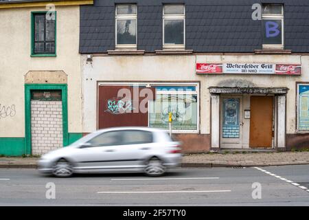 Westenfelder Straße, verlassene Häuser, gemauerte Eingänge, leeres Gebäude in Wattenscheid, Bochum, NRW, Deutschland, Stockfoto