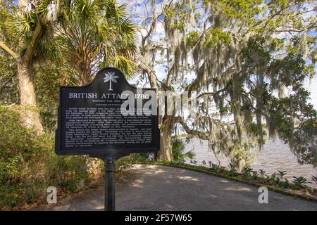 Historische Markierung zum Gedenken an den britischen Angriff von 1780 auf den Hafen von Charleston, South Carolina Stockfoto