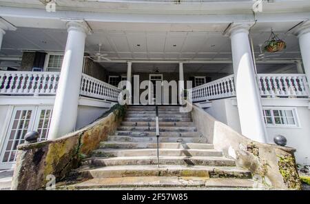 Charleston, South Carolina, USA - 22. Februar 2021: Außenansicht des Drayton House Plantagenheims auf dem Gelände der Magnolia Plantation in Charleston Stockfoto