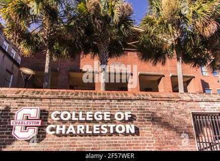 Außenansicht des College of Charleston im historischen Stadtzentrum von Charleston. Das College wurde 1770 gegründet und ist eines der ältesten in Amerika. Stockfoto