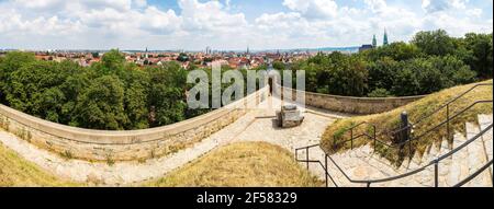 Panoramablick auf Festung Petersberg und Erfurt an einem schönen Sommertag, Deutschland Stockfoto