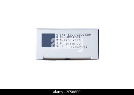 Informationen über das Herstellungsdatum, das Verfallsdatum des Arzneimittels auf der Verpackung. Stockfoto