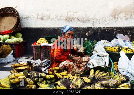 Der lebhafte und farbenfrohe Markt in Banyuwangi, Ost-Java, Indonesien. Stockfoto