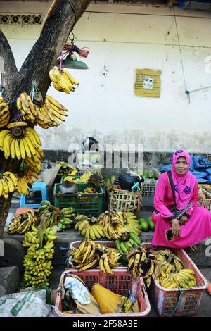 Der lebhafte und farbenfrohe Markt in Banyuwangi, Ost-Java, Indonesien. Stockfoto