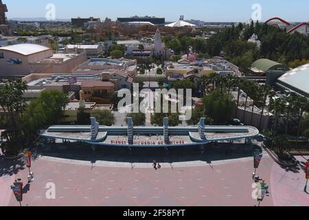 Eine Luftaufnahme des Disney California Adventure Park Eingang, Mittwoch, 24. März 2021, in Anaheim, Kalif. Stockfoto