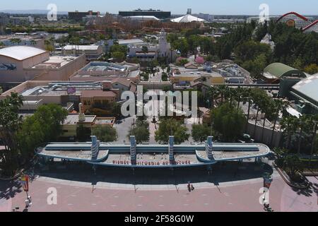 Eine Luftaufnahme des Disney California Adventure Park Eingang, Mittwoch, 24. März 2021, in Anaheim, Kalif. Stockfoto