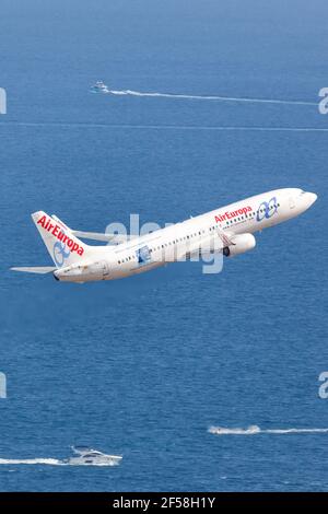 Palma de Mallorca, Spanien - 21. Juli 2018: Luftaufnahme einer Air Europa Boeing B737-800, die am Flughafen Palma de Mallorca in Spanien abfliegt. Stockfoto