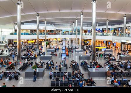 London, Großbritannien - 1. August 2018: Airport Terminal 2 des London Heathrow Airport LHR in Großbritannien. Stockfoto