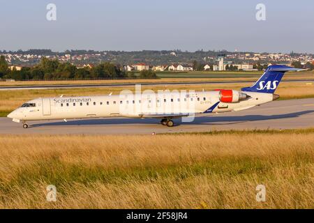 Stuttgart, 22. Juni 2018: Ein Flugzeug von SAS Scandinavian Airlines Bombardier CRJ-900 am Flughafen Stuttgart (STR) in Deutschland. Stockfoto