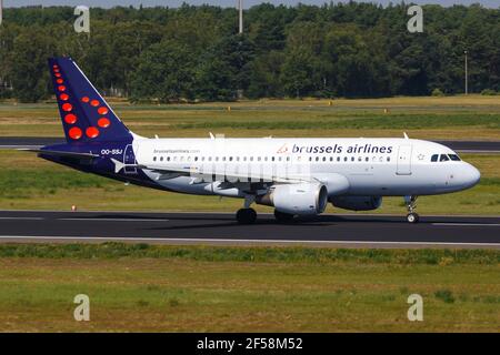 Frankfurt, Deutschland - 30. August 2017: Ein Airbus A319 der Brussels Airlines mit dem Kennzeichen OO-SSJ startet auf dem Flughafen Berlin Tegel (TXL Stockfoto