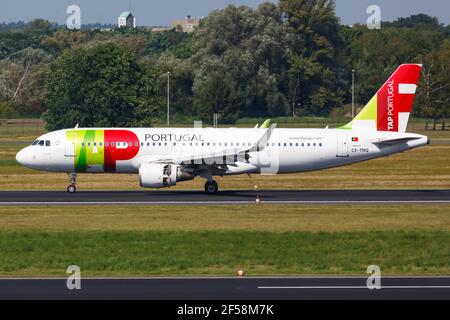 Berlin, Deutschland – 30. August 2017: TAP Portugal Airbus A320 am Flughafen Berlin-Tegel (TXL) in Deutschland. Airbus ist ein Flugzeughersteller aus Toulouse Stockfoto