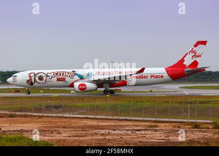 Kuala Lumpur, Malaysia – 21. Januar 2018: Air Asia Airbus A330-300 am Flughafen Kuala Lumpur (KUL) in Malaysia. Airbus ist ein Flugzeughersteller aus Stockfoto