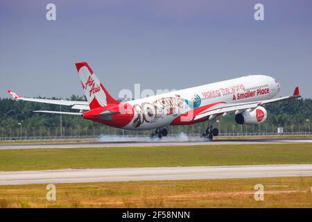 Kuala Lumpur, Malaysia – 21. Januar 2018: Air Asia Airbus A330-300 am Flughafen Kuala Lumpur (KUL) in Malaysia. Airbus ist ein Flugzeughersteller aus Stockfoto