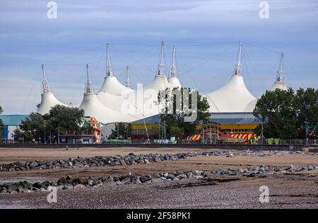 Sir Billy's Fairground am Strand von Minehead, einem Ferienresort und Handelszentrum am Ufer des Bristol Channel in North Somerset Stockfoto
