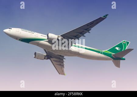 Dubai, Vereinigte Arabische Emirate – 21. Februar 2018: Iraqi Airways Airbus A330 am Dubai International Airport (DXB) in den Vereinigten Arabischen Emiraten. Airbus ist Stockfoto