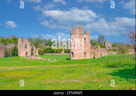 Rom (Italien) - die archäologischen Ruinen in der Via Appia di Roma (auf italienisch: 'Via Appia Antica'), der wichtigsten römischen Straße des antiken Reiches Stockfoto