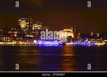 Geographie / Reisen, Europa, Deutschland, Hamburg, St. Pauli, Blick über die Elbe auf der St. Pauli-Gangp, Zusatz-Rechteklärung-Info-nicht-verfügbar Stockfoto