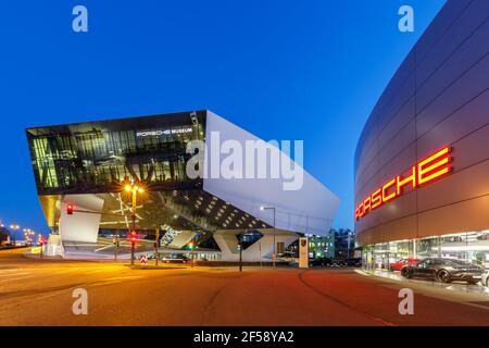 Stuttgart, 2. März 2021: Porsche Museum Zentrale Kunstarchitektur in Stuttgart, Deutschland. Stockfoto