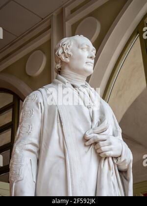 Statue von Spencer Perceval, Guildhall, Northampton, Großbritannien; 1812 wurde er der erste und einzige britische Premierminister, der ermordet wurde. Stockfoto