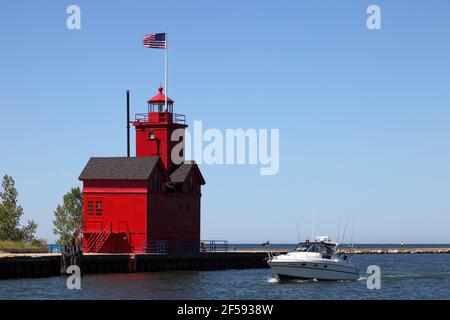 Geographie / Reisen, USA, Michigan, Holland, Big Red, Holland Harbor South Pierhead Light (1907), See, Zusätzliche-Rights-Clearance-Info-Not-Available Stockfoto