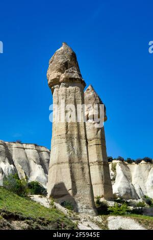 Typische Feenkamine, erodierte Sandsteinfelsen im Tal der Liebe, in der Nähe der Städte Göreme und Çavusin. Kappadokien. Zentralanatolien.Türkei Stockfoto