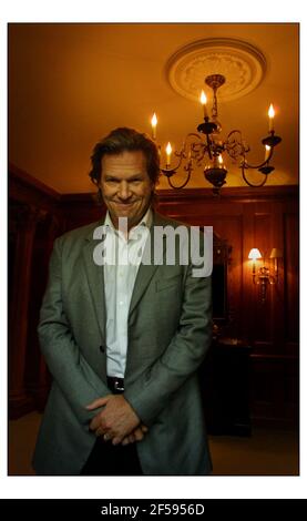 Jeff Bridges in London, um seinen neuesten Film K-PAX im Dorchester Hotel zu promoten.pic David Sandison 22/11/2001 Stockfoto