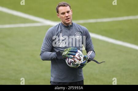 Duisburg, Deutschland. 24th Mär, 2021. firo: 24.03.2021 Fuvuball, Fussball: LV§Nderspiel Nationalmannschaft Deutschland, GER Training Manuel Neuer Quelle: dpa/Alamy Live News Stockfoto