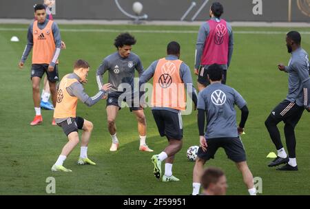 Duisburg, Deutschland. 24th Mär, 2021. firo: 24.03.2021 Fuvuball, Fussball: LV§Nderspiel Nationalmannschaft Germany, GER Training Wirtz, Leroy Sane Quelle: dpa/Alamy Live News Stockfoto