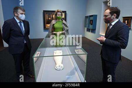 Flämischer Minister für Innenpolitik und Zusammenleben Bart Somers Und Königin Mathilde von Belgien bei einem königlichen Besuch abgebildet Zum neuen temporären e Stockfoto