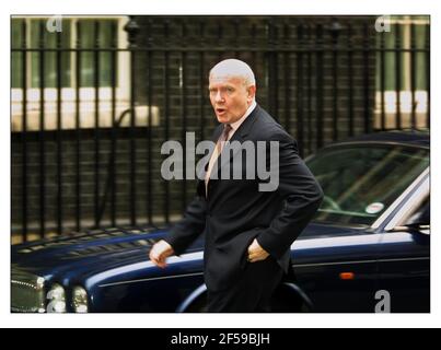 Nordirische Minister John Reid in Downing st. Vor Gordon Browns Rede vor dem Haushalt.pic David Sandison 27/11/2001 Stockfoto