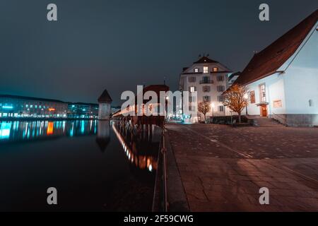 Luzern Kapellbrücke am Vierwaldstättersee bei Nacht - (Luzern) - Schweiz Stockfoto