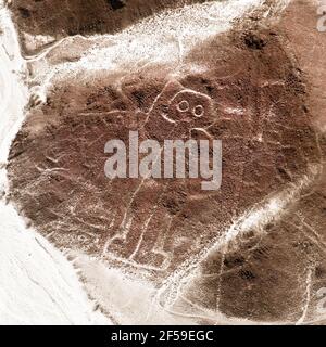 Der Raumfahrer oder Raumfahrer, Nazca oder Nasca geheimnisvolle Linien und Geoglyphen Luftbild, Wahrzeichen in Peru Stockfoto