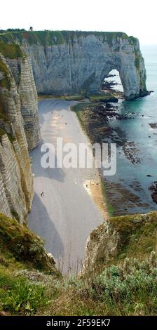 Alabasterküste in der Nähe von Étretat, hohe Klippen Stockfoto