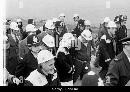 Frau Thatcher mit Bergleuten und Presse bei der Zeche Selby/Wistom März 1980 mit der dazugehörige Presse Stockfoto