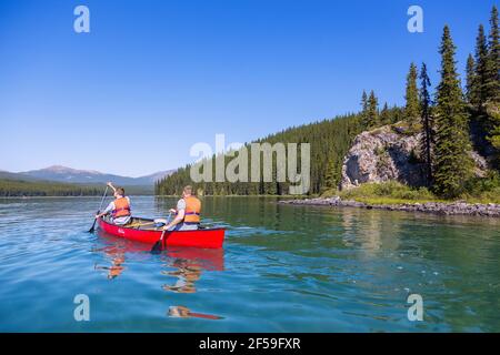 Geographie / Reisen, Kanada, Jasper Badun National Park, Maligne Lake, Kanute (Model Released), Model-Released Stockfoto