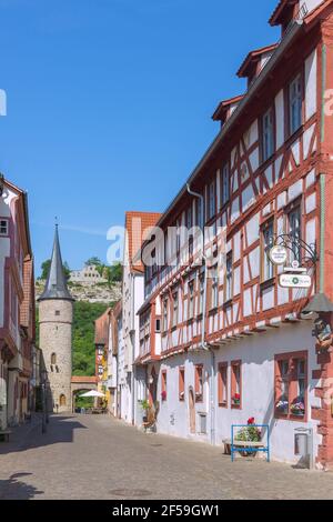 Geographie / Reisen, Deutschland, Karlstadt, Maingasse mit Maintor und Blick Richtung Karlsburg, Additional-Rights-Clearance-Info-not-available Stockfoto