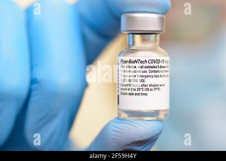 Pfizer BioNTech COVID 19-Impfstoff Stockfoto