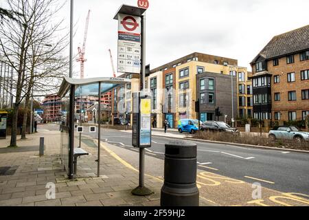 London UK, März 25 2021, Bushaltestelle oder Unterkunft ohne Menschen Stockfoto