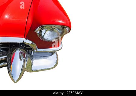 1956 Cadillac Eldorado Vorderansicht Nahaufnahme Details und Horizontale Ansicht. Isoliert auf weißem Hintergrund. Stockfoto