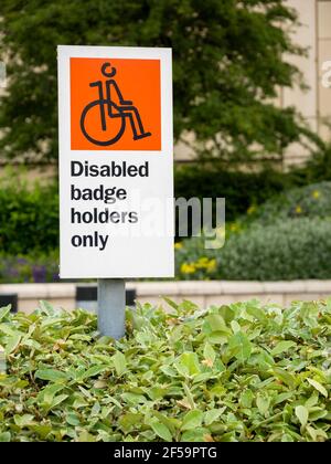 Inhaber eines Behindertenauszeichens nur auf dem Parkplatz im Einkaufszentrum Mall in Cribbs Causeway in der Nähe von Bristol, England. Stockfoto