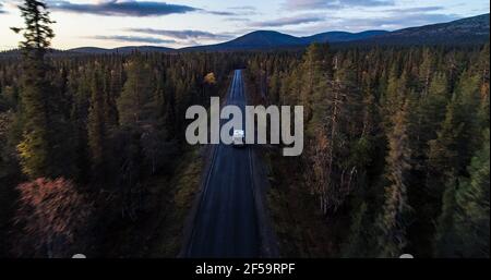 RV im Herbst Farbe Wald 01 Stockfoto