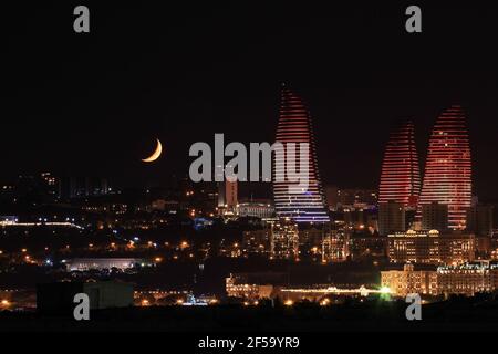 Baku Stadt. Aserbaidschan. 02.10.2020 Jahre. Schöner Anlegeort über der Stadt. Stockfoto